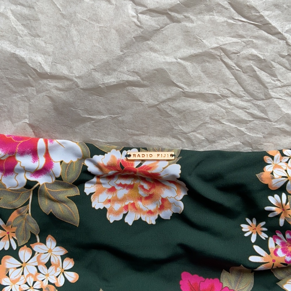 New Radio Fiji Maileo Bridget fliral Print bikini swimsuit set - Picture 8 of 11
